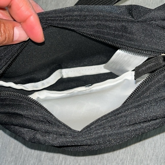 Jansport Black Fanny pack.  Excellent Condition. - Picture 5 of 7